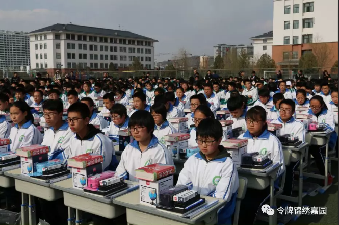 令牌地产爱心奉献,捐资助学筑梦校园