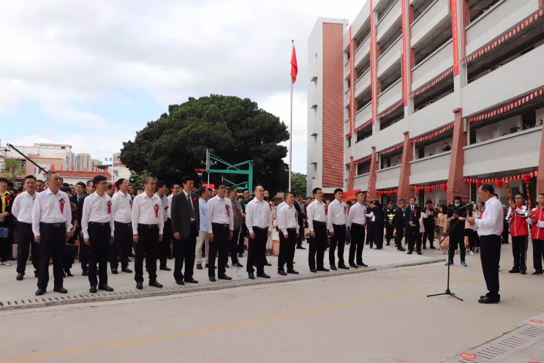 23日,泉州市北峰中学举行建校50周年庆祝大会.