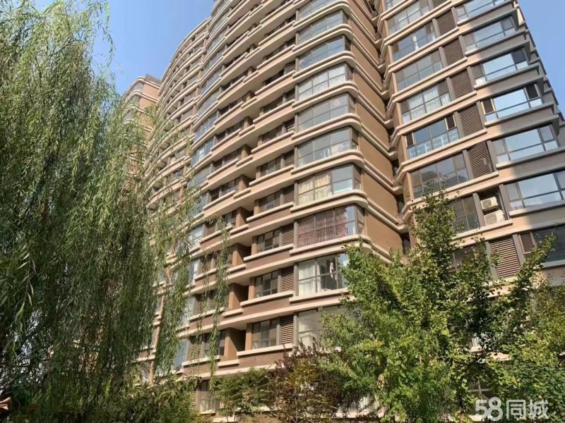 君临天下御景园二手房,838沿线范阳主路转角落地飘窗