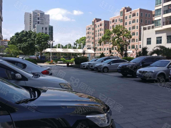 富都广场四室豪华装修家具齐.全非.常干净