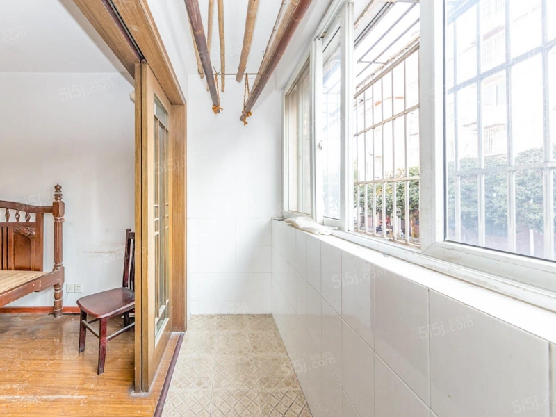 东振花园,低楼层,小两室,车库14平,有钥匙二手房