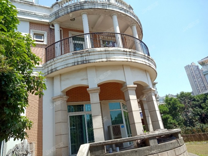 丽岛花园二手房,湖边的独栋别墅,业主诚心出售,随时看房,首付约:808.