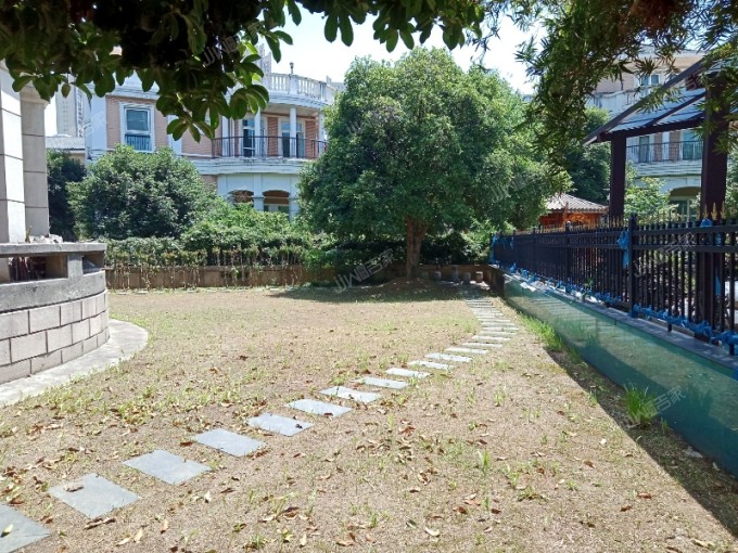 丽岛花园二手房,湖边的独栋别墅,业主诚心出售,随时看房,首付约:808.