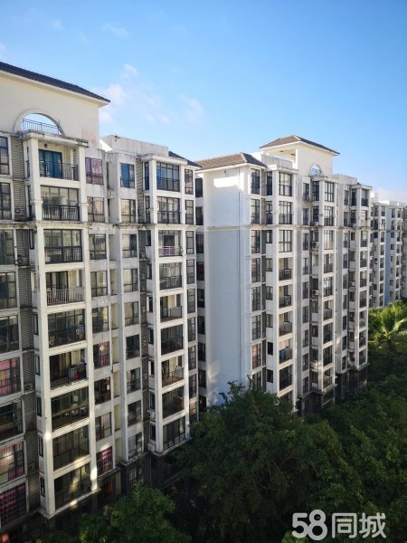 万宁市区椰林湾小区二期,房屋满五唯一 可以过户,税费低