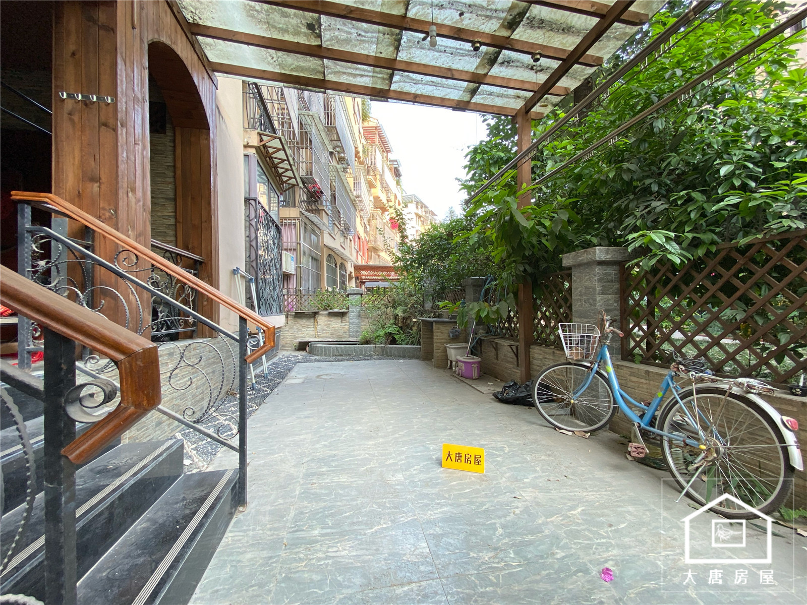 四川省成都市新都区橄榄郡一楼花园洋房