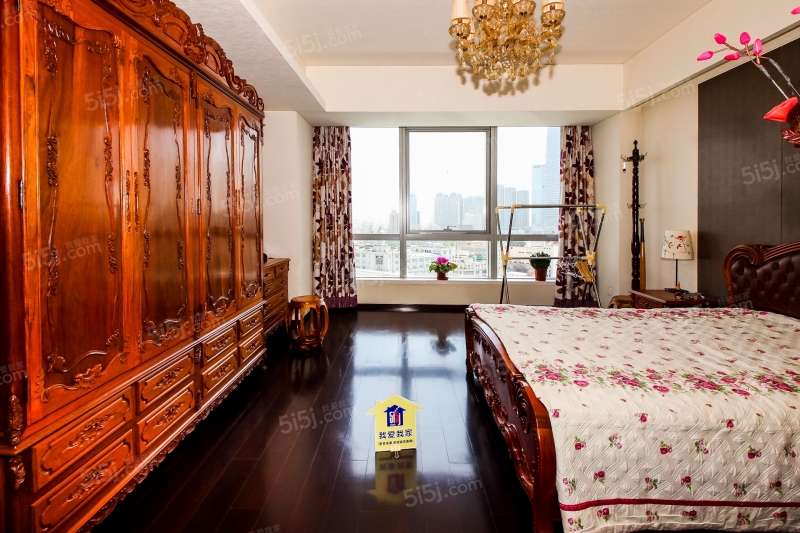 津门公寓二手房,海河沿线 观景三室*和平区和平路,首付约:488.