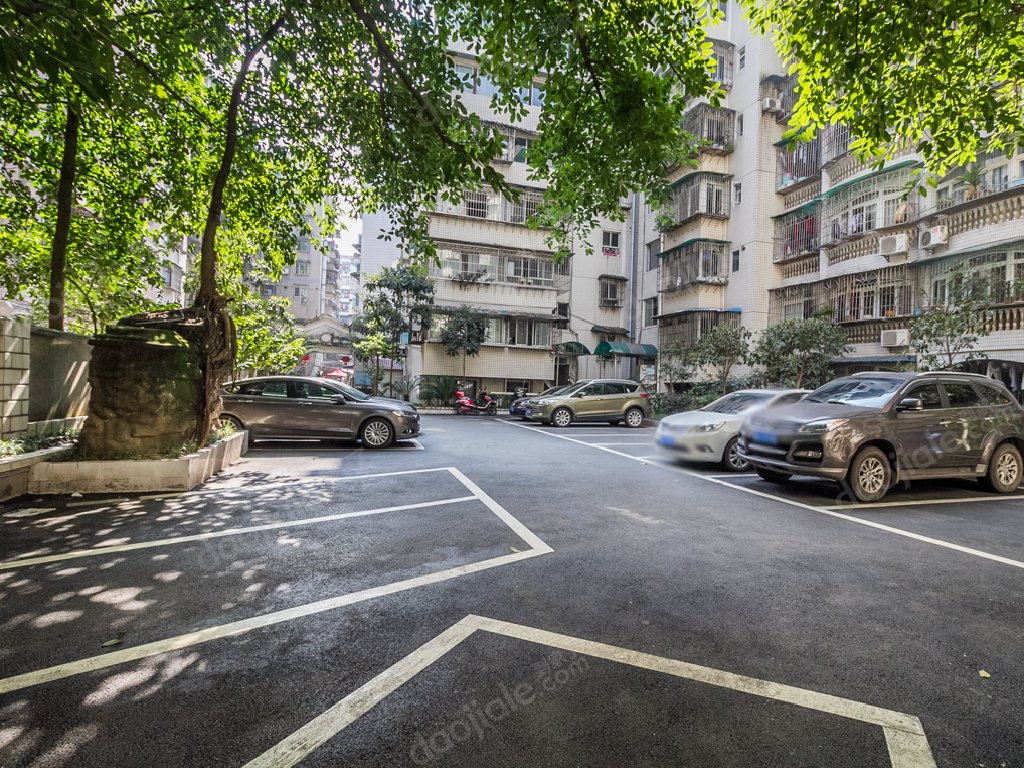 渝北区两路老城 听湖花园四房130万 紧邻商圈,品质小区,拎包入住二手