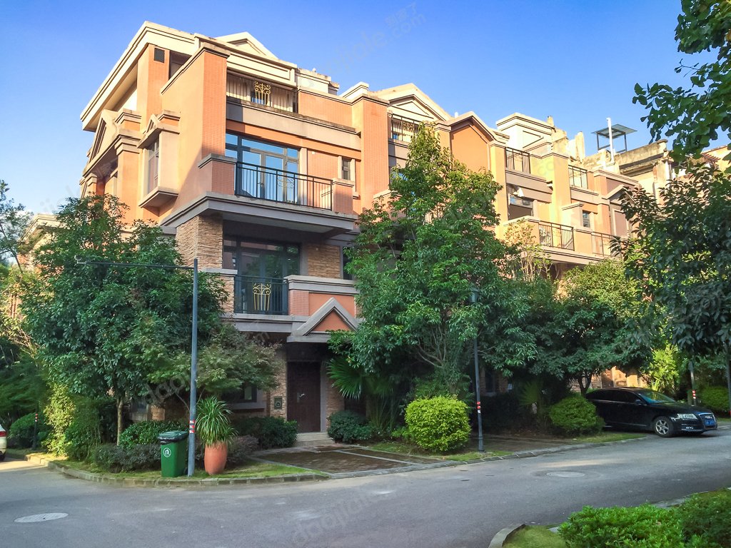 北部新区 逸翠庄园三期四房220万