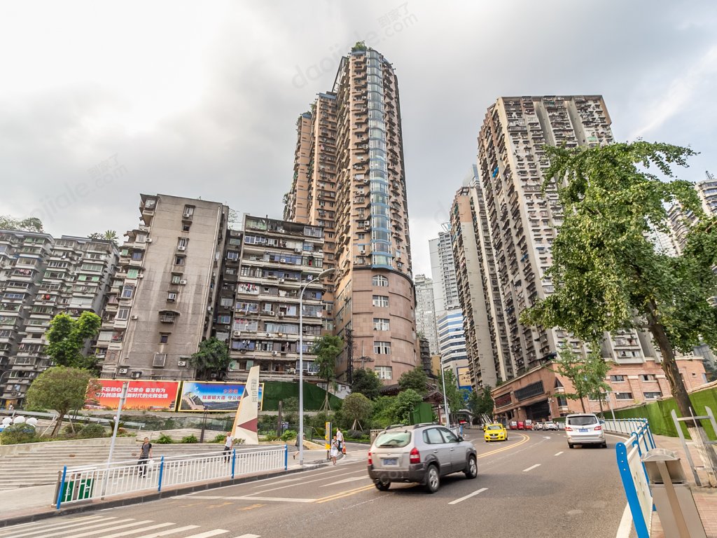 新兴大厦 4室2厅2卫 简装修