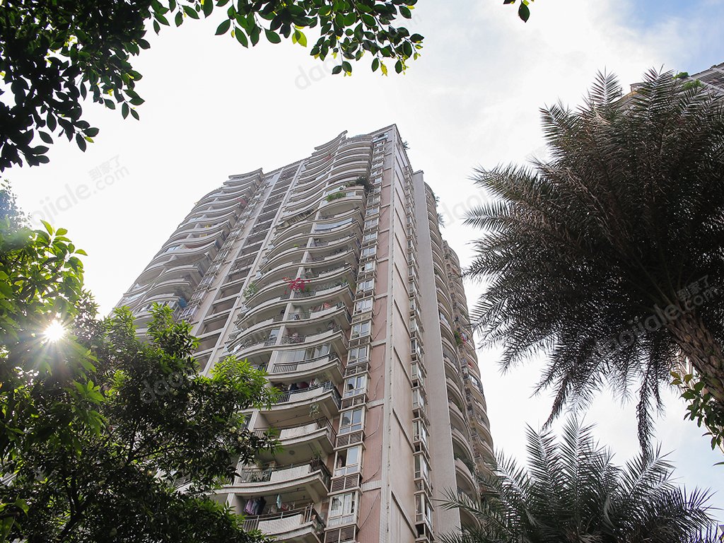 港城花园二手房,小龙坎 港城花园三房152万,首付约:61.33万,3室2厅2卫