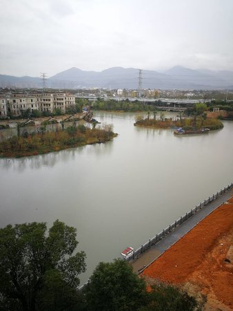 *委托出售温州世纪公园门口的豪宅~中梁橡树湾东边间湖边二手房